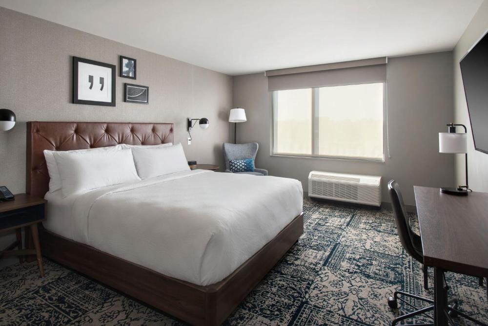 Guest Room, 1 King interior